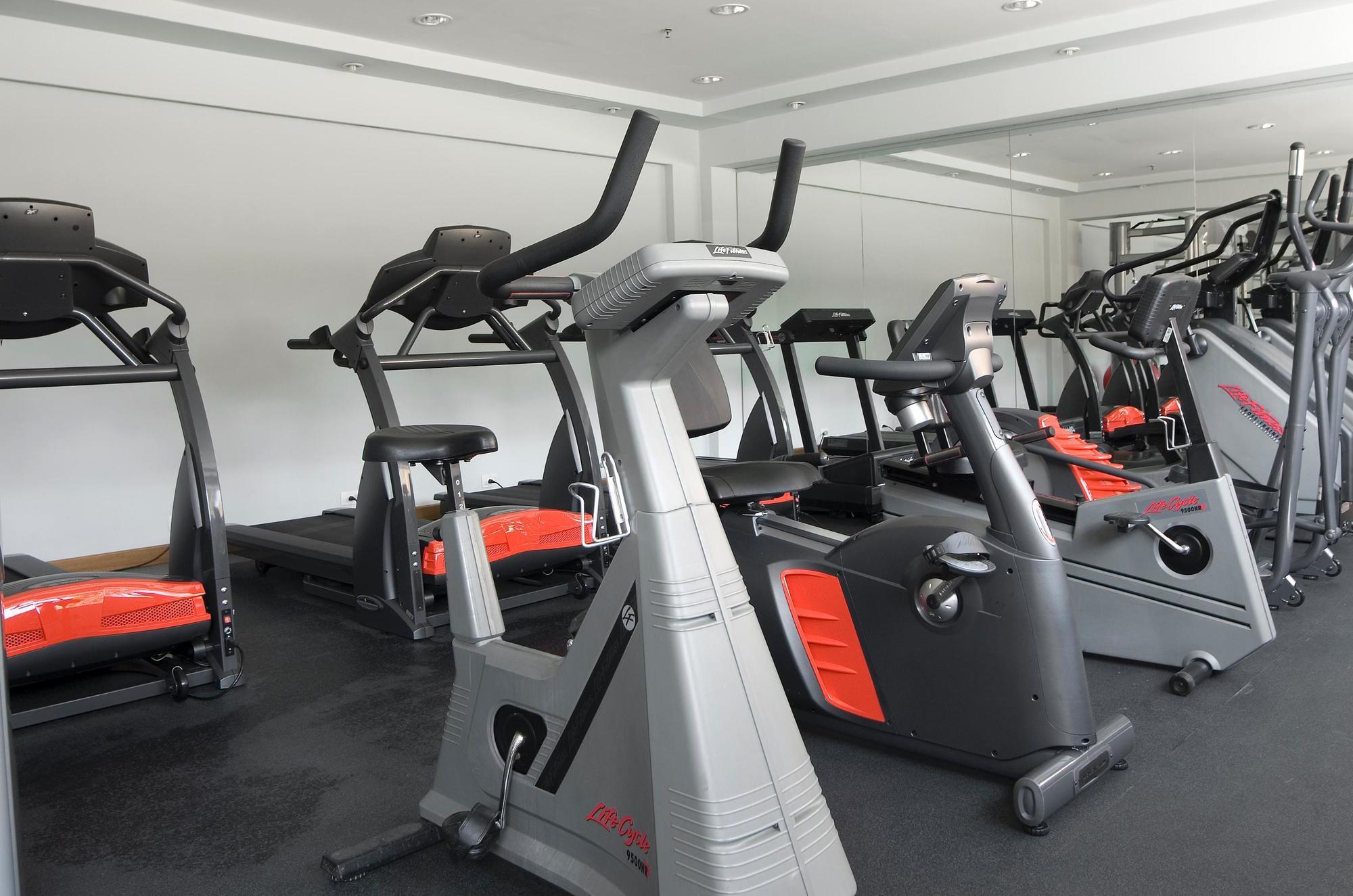 Hotel Transamerica Сан-Пауло Экстерьер фото The gym at the school