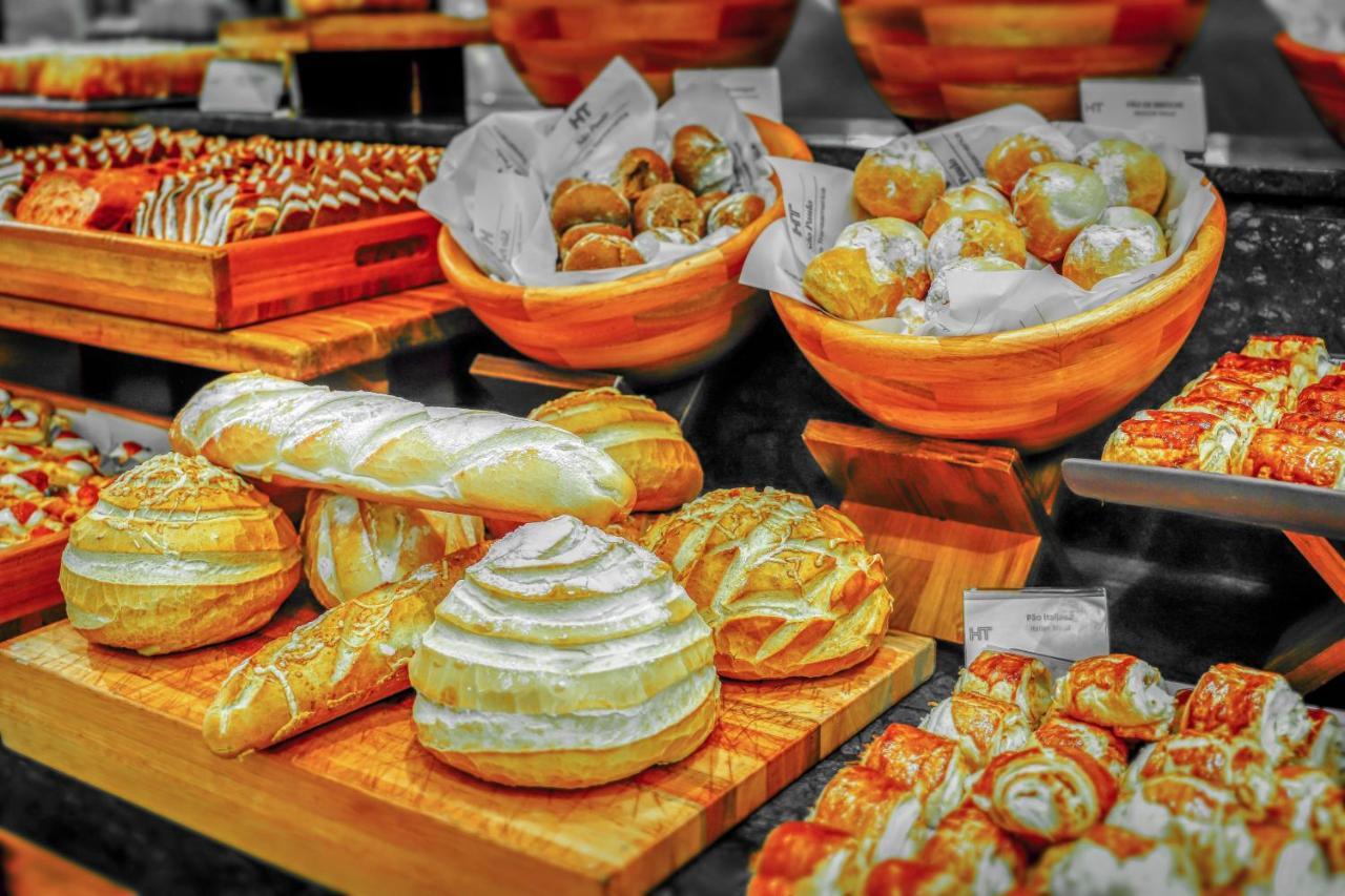 Hotel Transamerica Сан-Пауло Экстерьер фото A selection of pastries