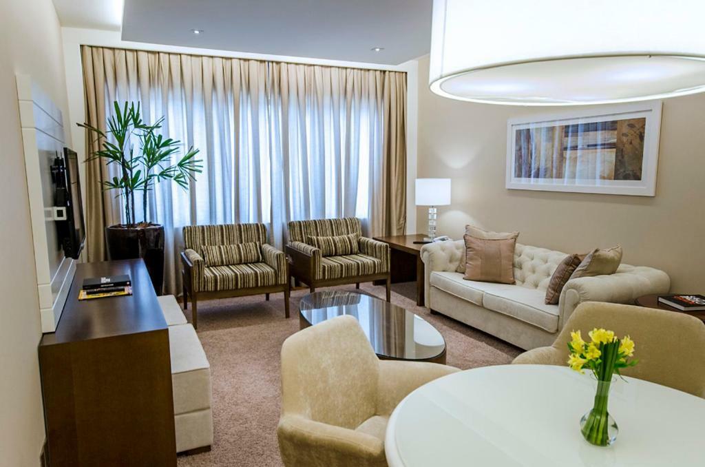 Hotel Transamerica Сан-Пауло Экстерьер фото A living room in a suite at the Ritz-Carlton, Dubai